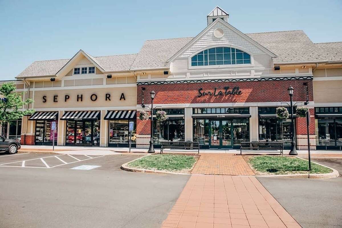 Sur La Table will return to the Shops at Farmington Valley in Canton this spring. 