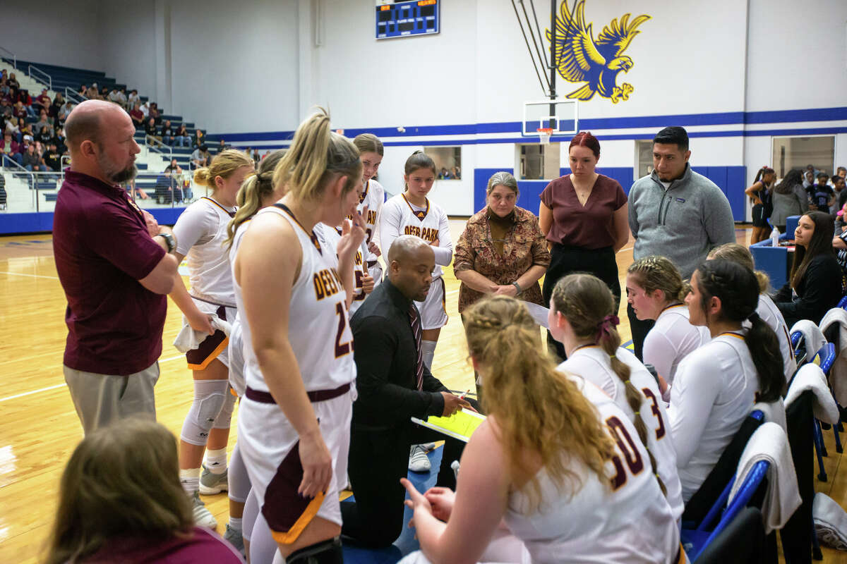 Deer Park tops Humble in bi-district round, extends streak to 26 games