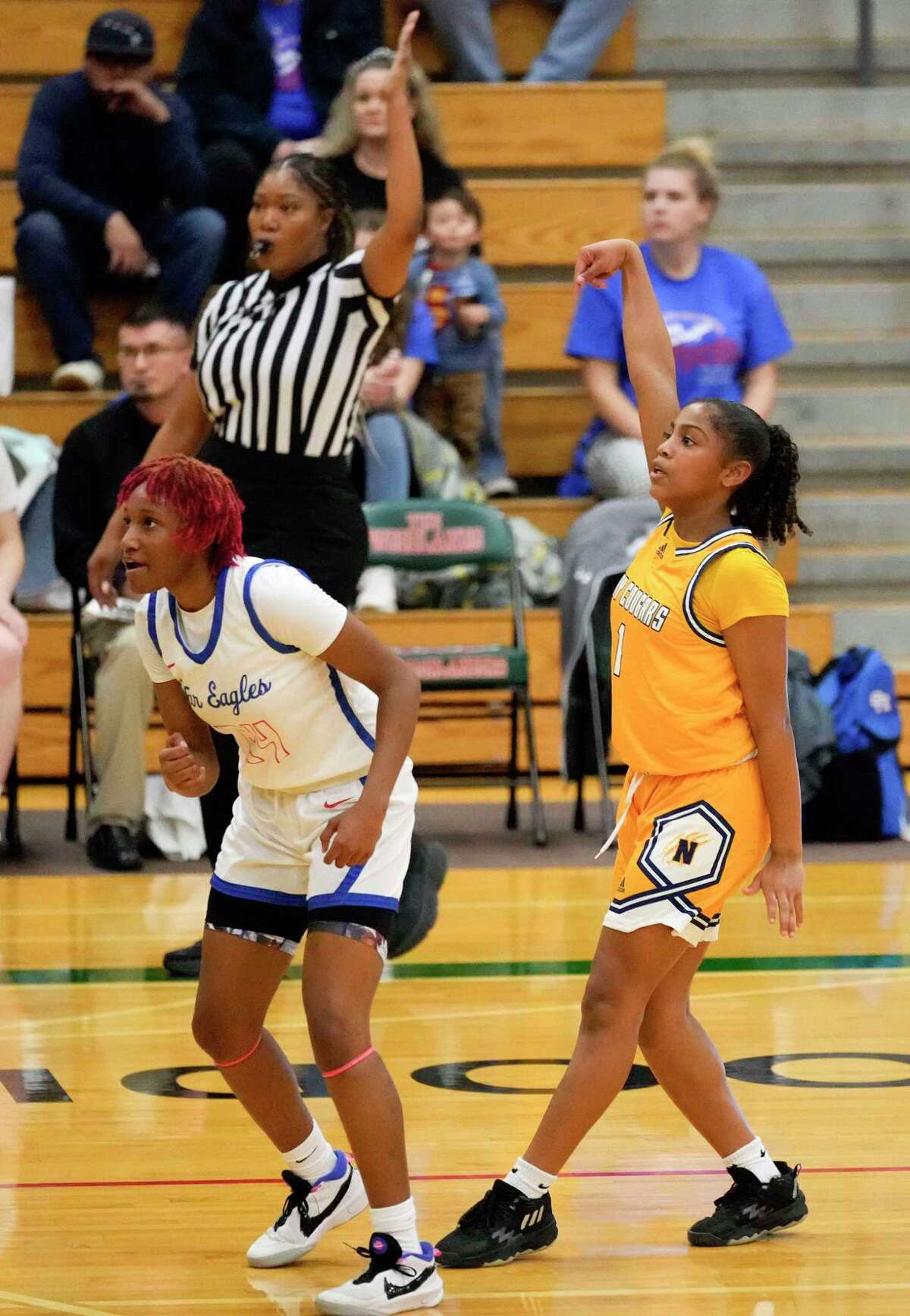 Emeh, defense ignite dominant second half as Oak Ridge routs Nimitz