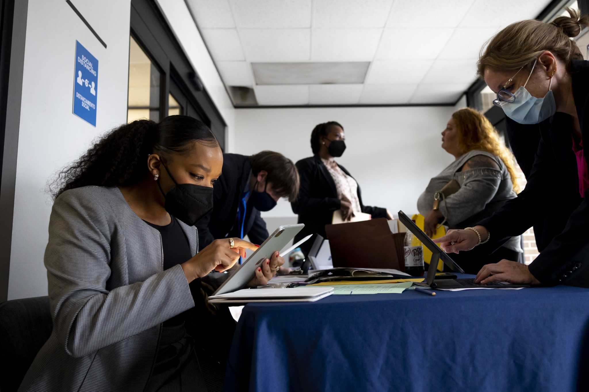 Harris County awards 4M so lawyers can aid those facing eviction