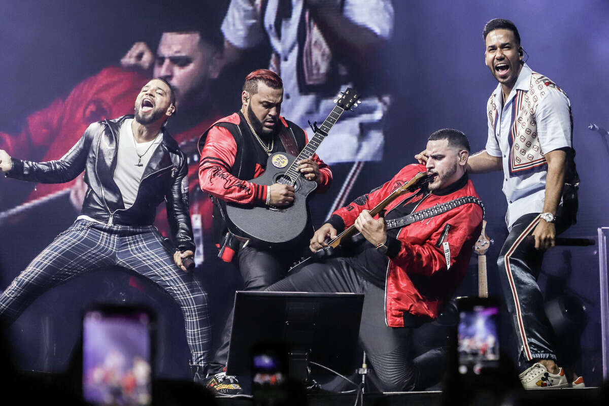 MIAMI, FLORIDA - JUNE 16: Romeo Santos performs during his