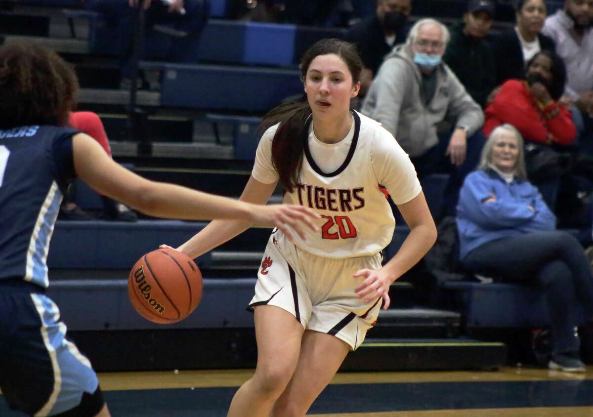 Emerson Weller in action during the Tigers' 37-35 loss to Belleville East in the Class 4A Belleville East Regional semifinals. Weller led EHS with 12 points. 