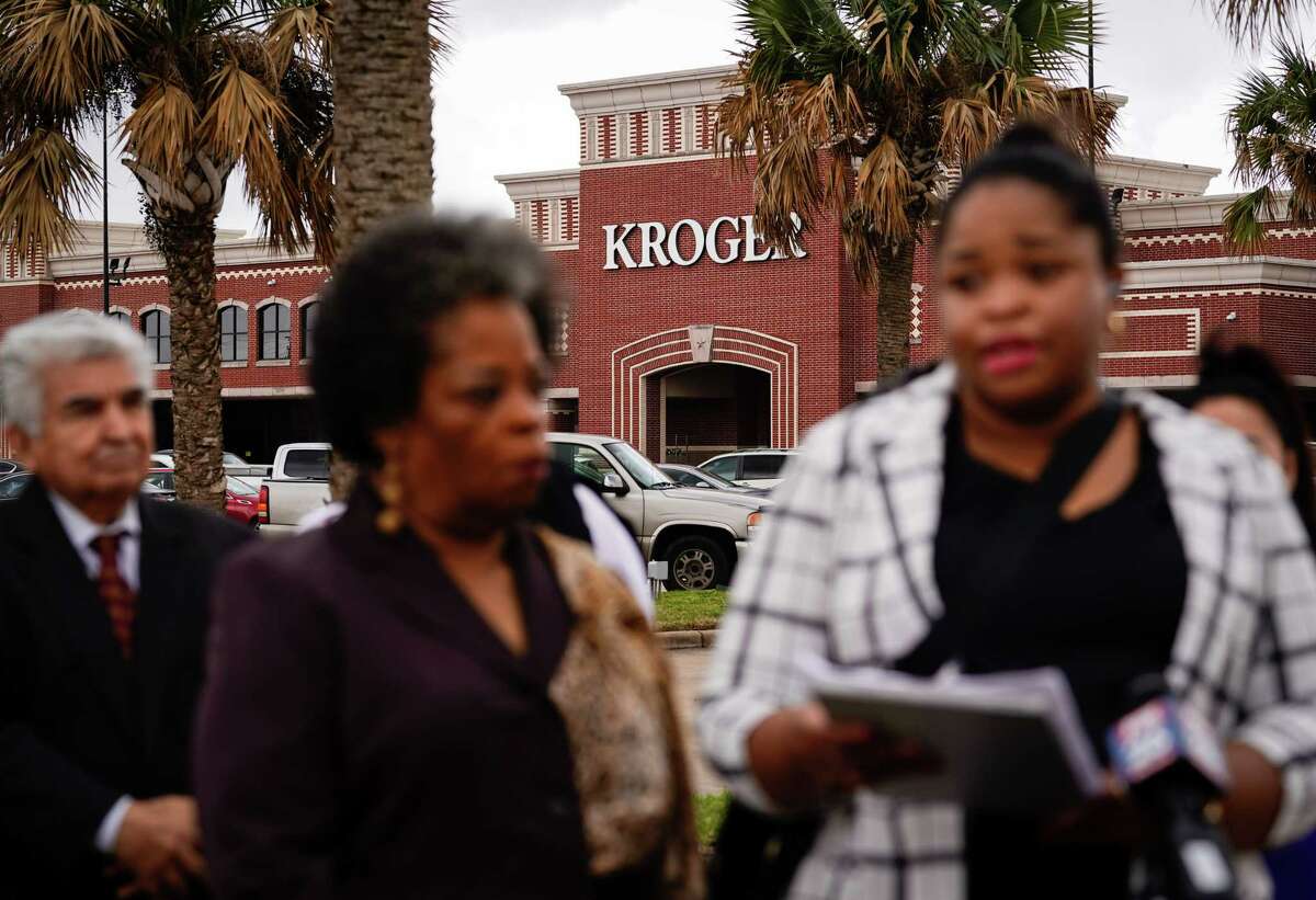 Kroger acted too slowly on man's racist slurs, Houston activists say