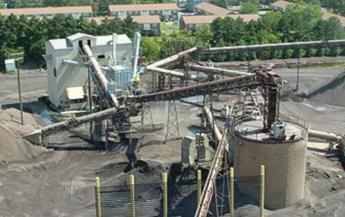 Cohoes's Norlite aggregate plant and incinerator has agreed to dust control emissions in a lawsuit filed by the state.
