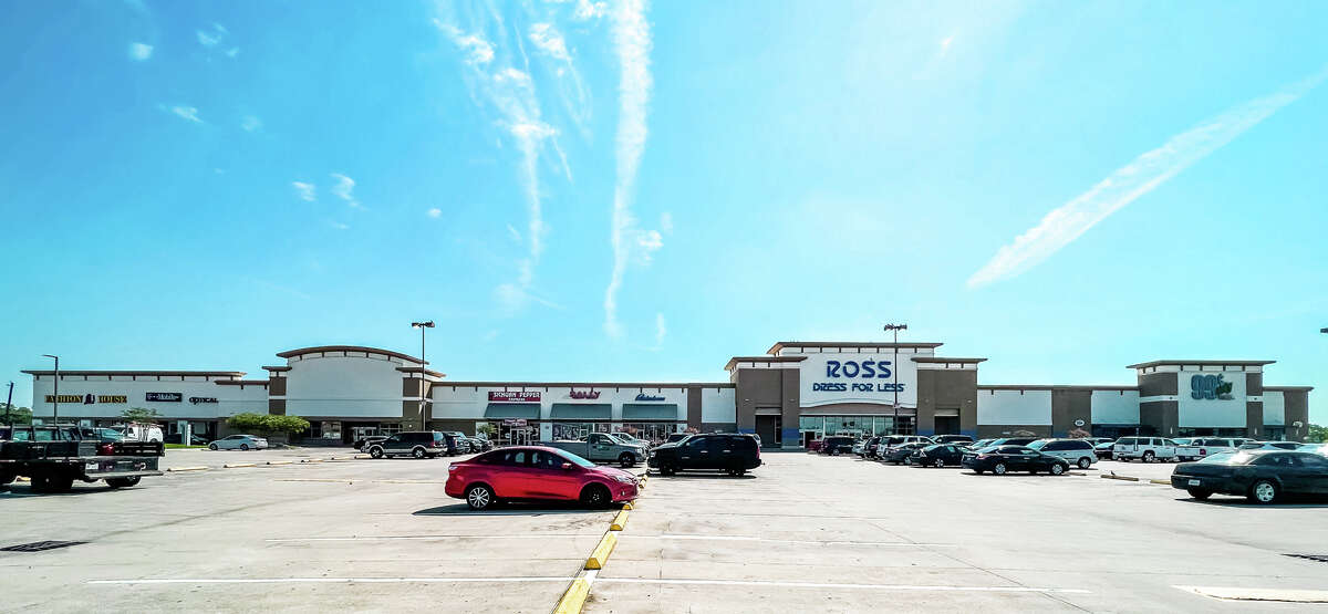 A New York-based investor has acquired Northeast Market Place, a  93,700-square-foot retail center at 10660 Eastex Freeway. NewQuest Properties brokered the transaction.