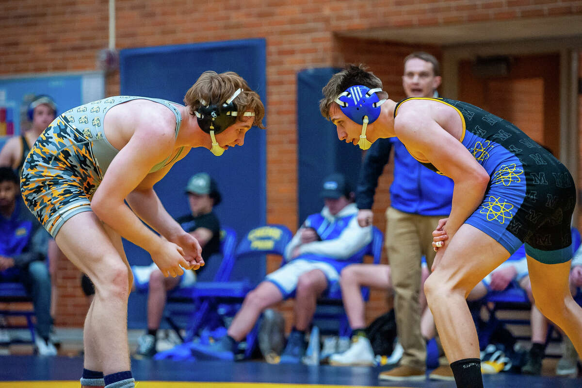 PHOTOS Midland High School grapples in regional wrestling tournament