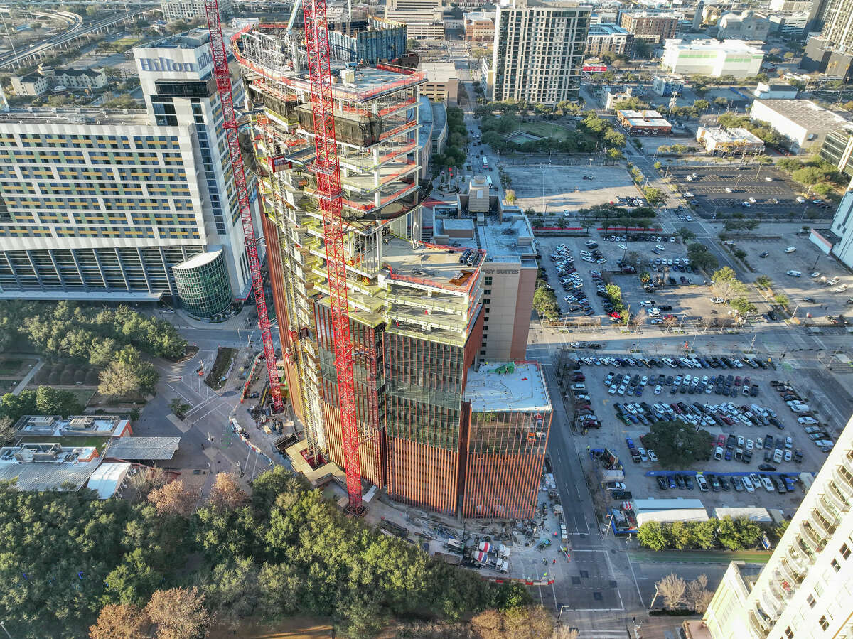 New downtown Houston office skyscraper hits construction milestone