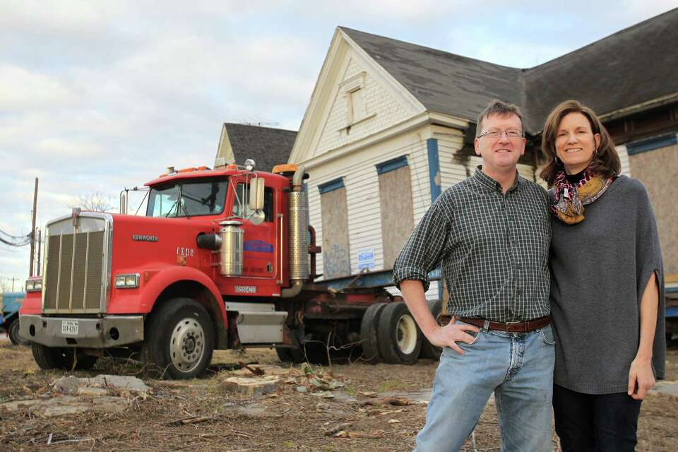 Houston's historic houses have been moved before. Here's how.