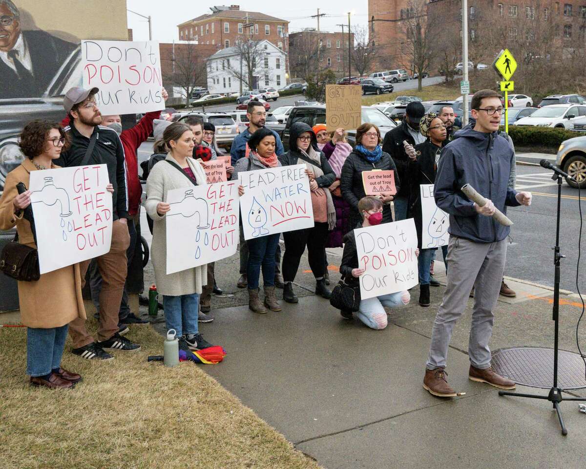 Troy offers to replace all lead pipes by increasing water rate