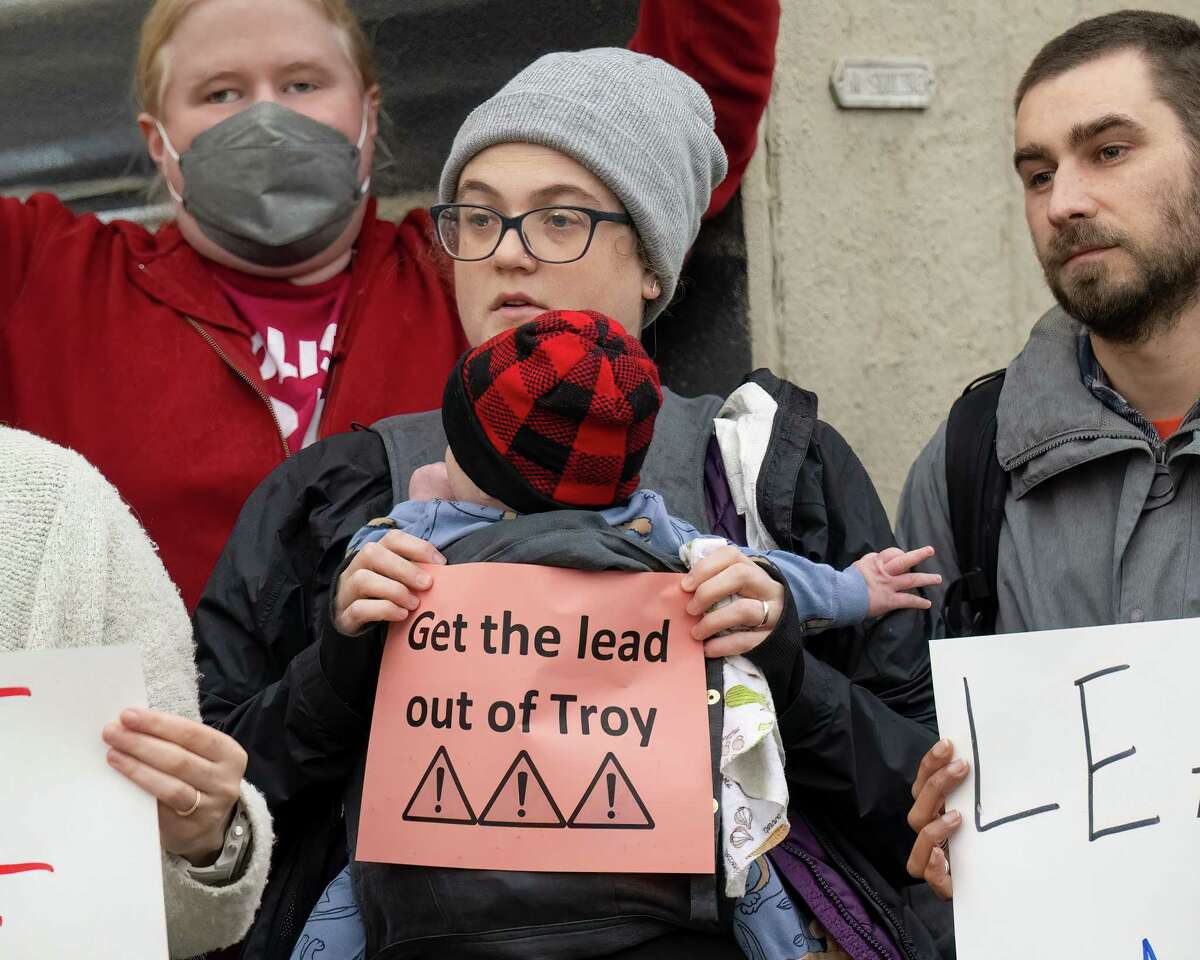 Troy offers to replace all lead pipes by increasing water rate