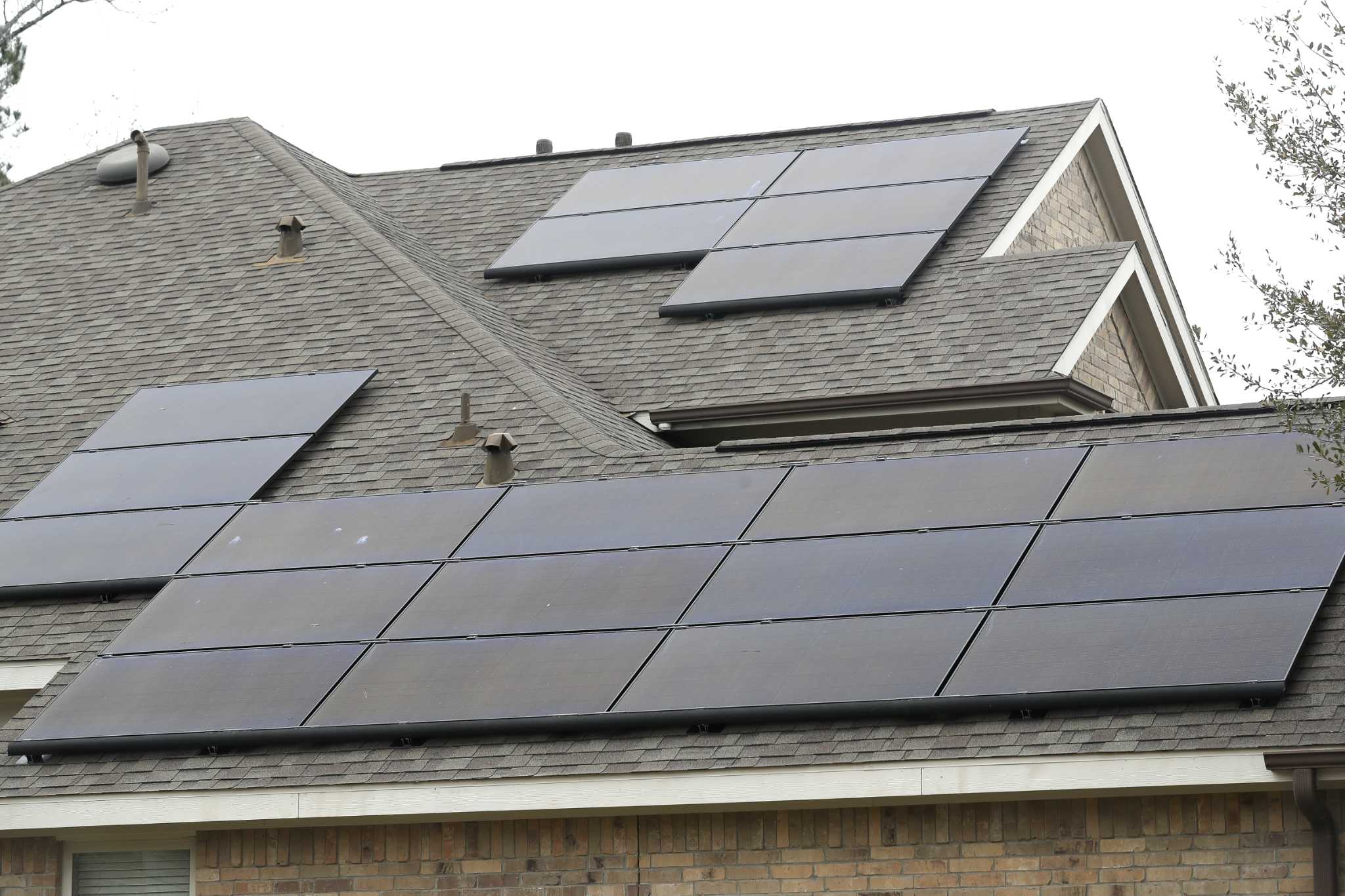 Woodlands' solar energy hasn't taken off. Trees, shadows may be why