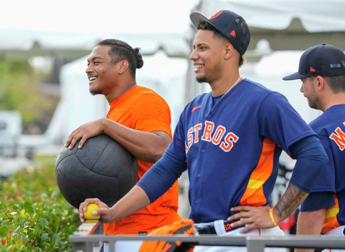 Astros pitchers, catchers start Spring Training workouts