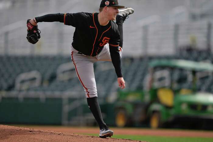 SF Giants bring back Casey Schmitt in flurry of roster moves