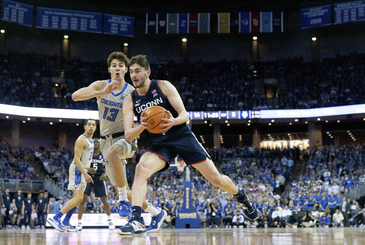 UConn Men Hope To Kick Off Final Stretch In Style Vs Seton Hall