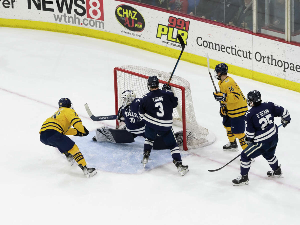 No. 1 Quinnipiac Men's Hockey Turns Game Around On Yale