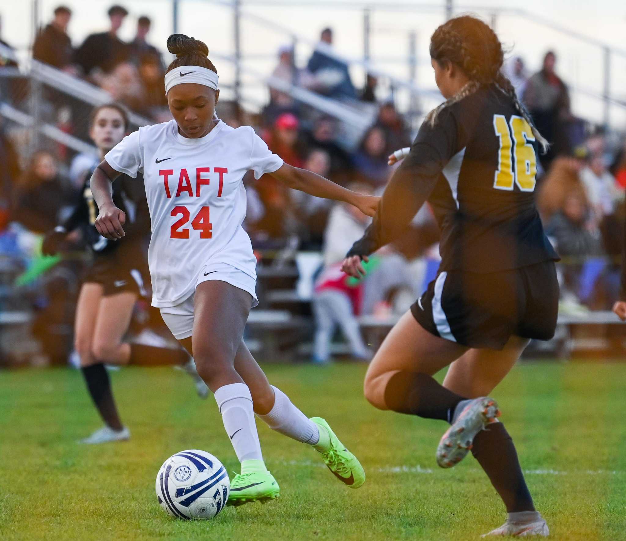 Taft s Jordan Matthews named E N girls soccer Player of the Week