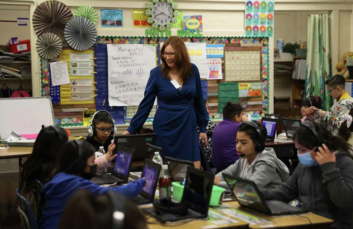 Principal Rebecca De Leon visits classrooms Feb. 8 at Graebner Elementary, which is forming a partnership with UTSA to improve its dual language program. SAISD has the most partnerships aimed at attracting and retaining students and turning around struggling schools, but this fall a few programs fell below standard and were terminated.