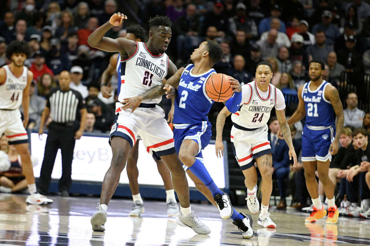 Uconn Men Win A Mudfight Over Seton Hall 