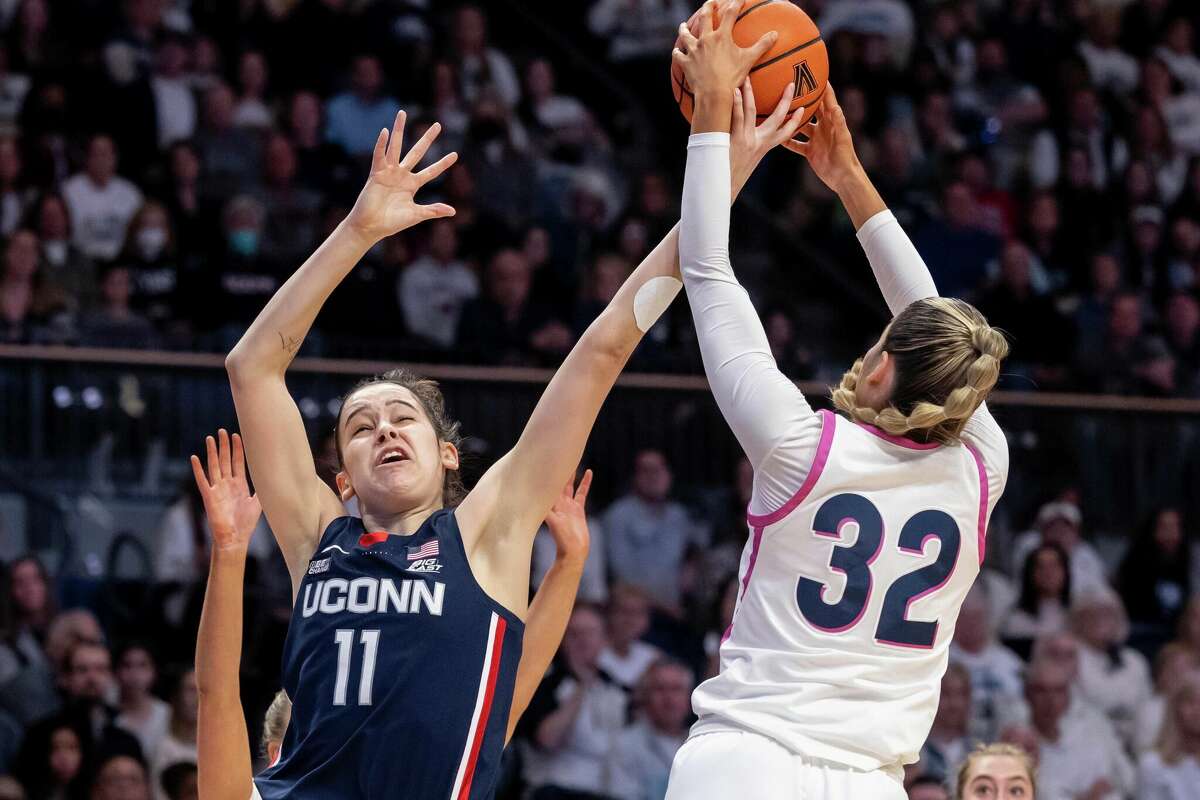 UConn women's basketball defeats Villanova, keeps Big East lead