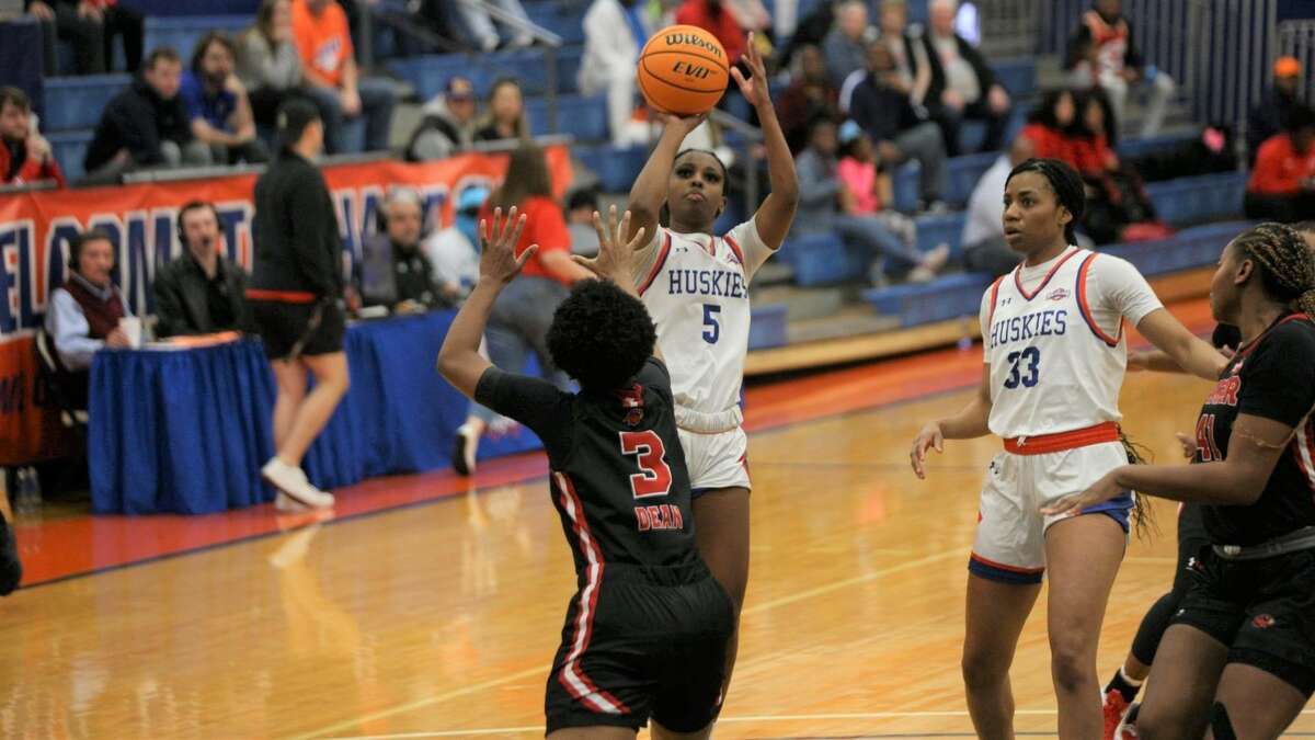 The Lamar University women's basketball team kept its win streak alive on Saturday in Houston.