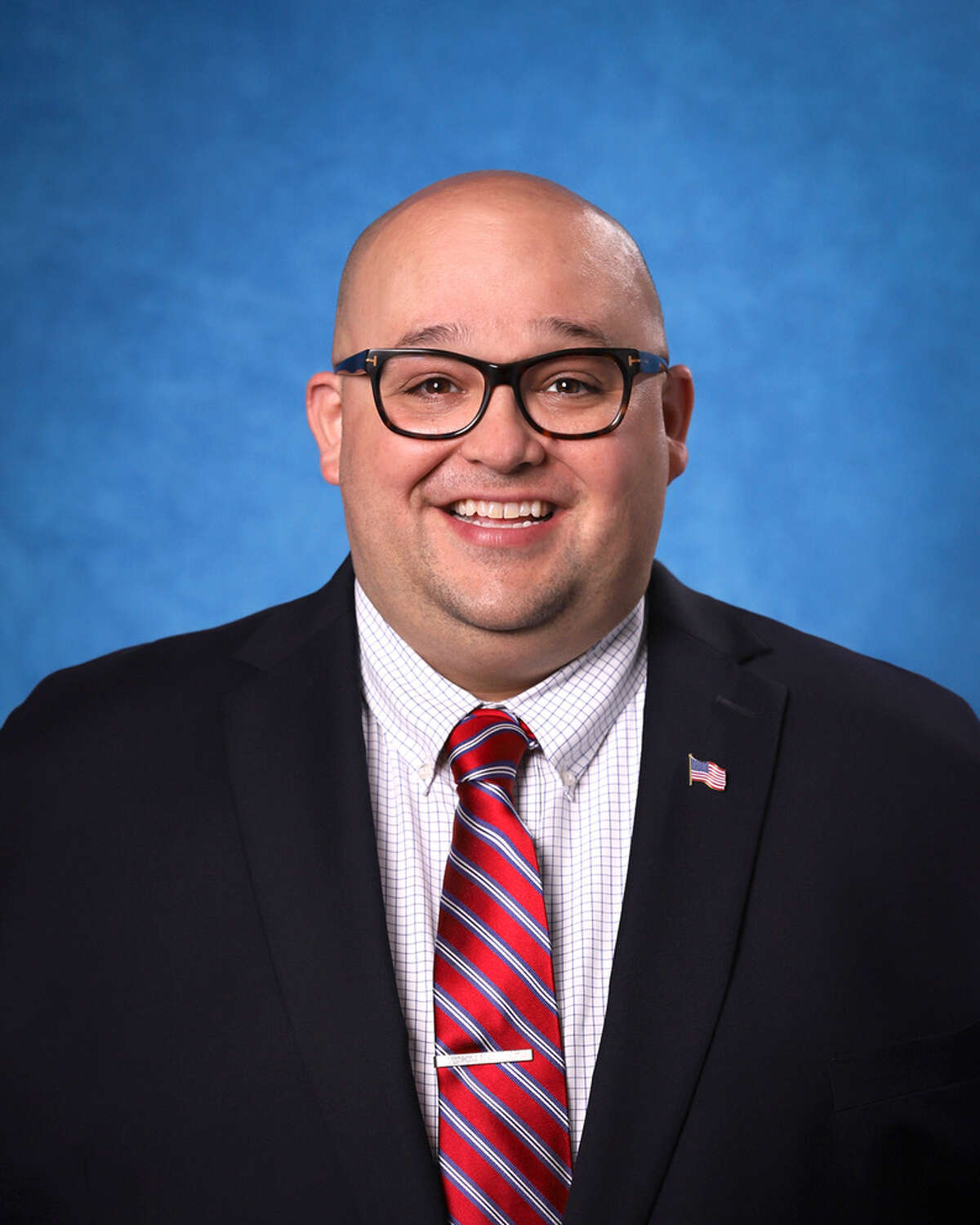 Michael E. Gonzalez recently left the Laredo area to become the associate of operations and stakeholder relations for the Texas Southwest Small Business Development Center Network at the University of Texas at San Antonio (UTSA).