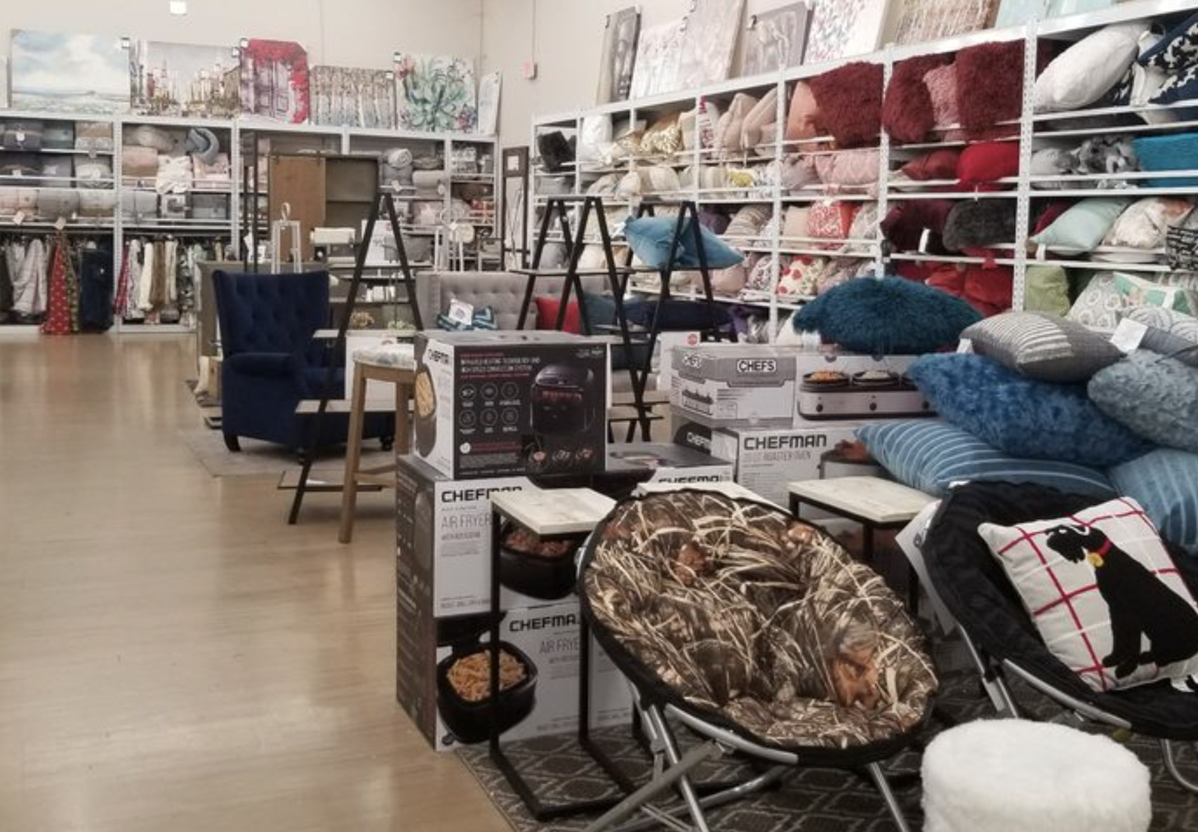 are dogs allowed in home goods store