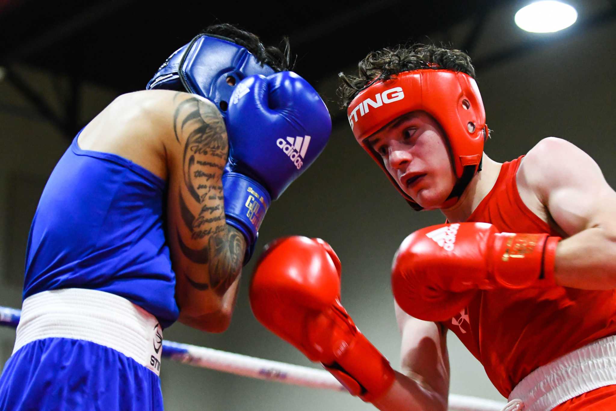 Ethan Perez overcomes challenge from Santiago Vazquez to win Golden Gloves crown picture