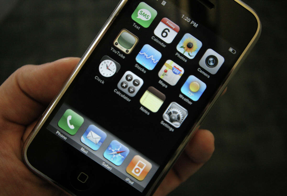 在一次拍卖会上，一部未开封的第一代原版iPhone以超过6.3万美元的价格售出。