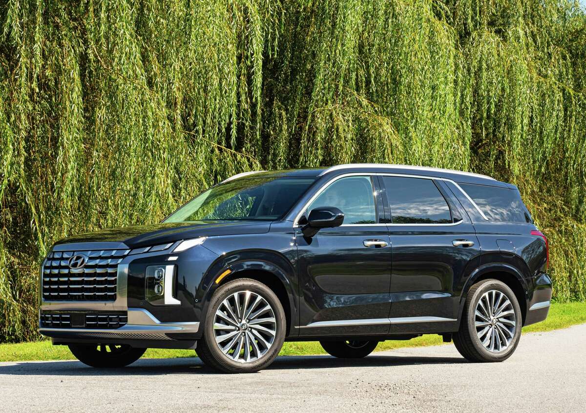 The Hyundai Palisade has some new exterior styling elements for 2023, including the grille.