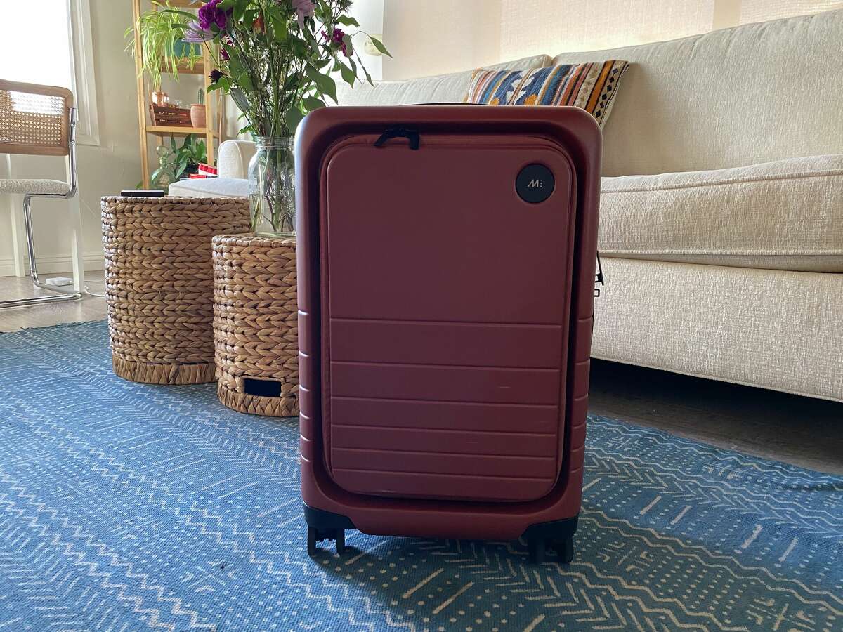 Monos luggage review CarryOn Pro is ideal for 3day trips