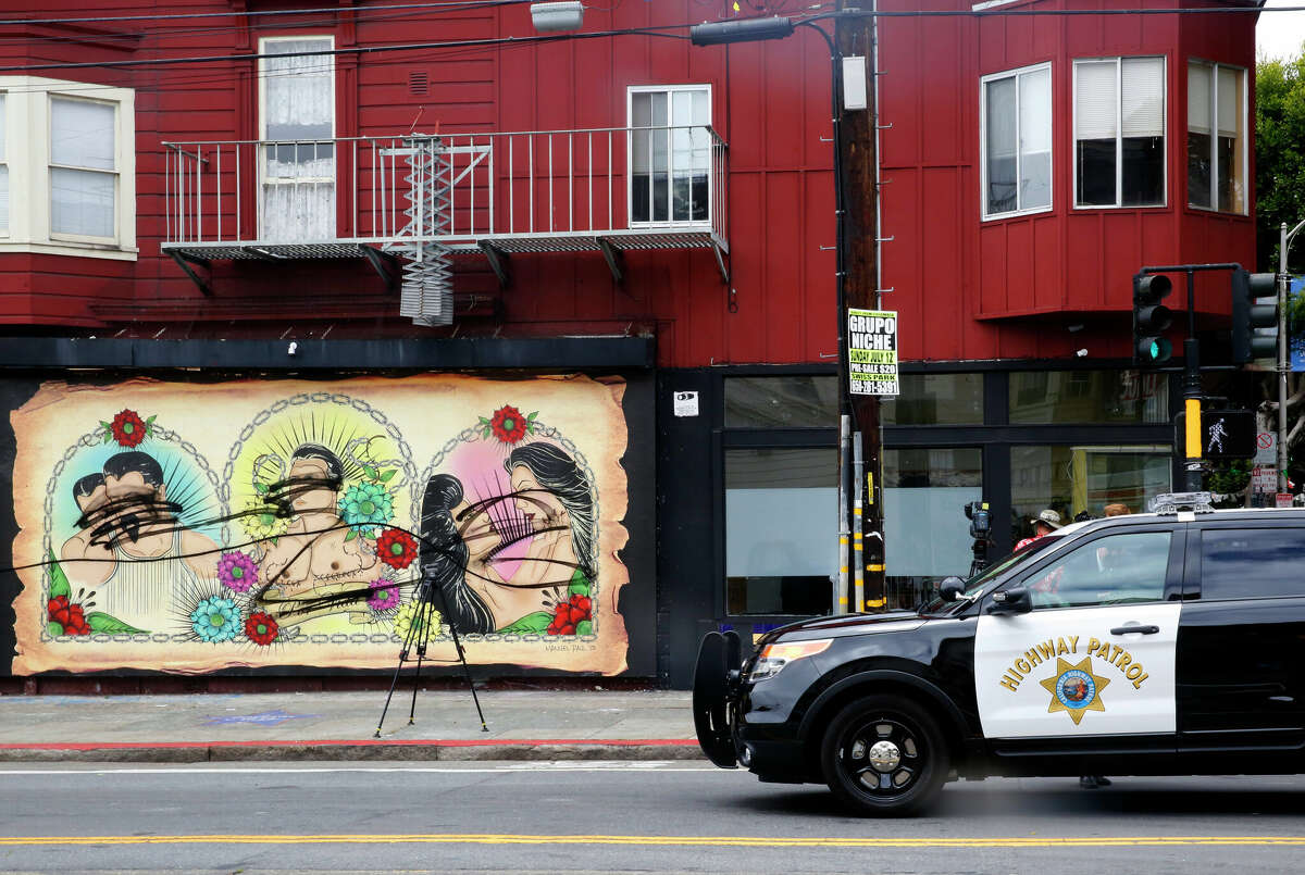 2015年，旧金山庆祝LGBTQ拉丁文化的“可怜的维达”壁画在一个周末被破坏了两次。