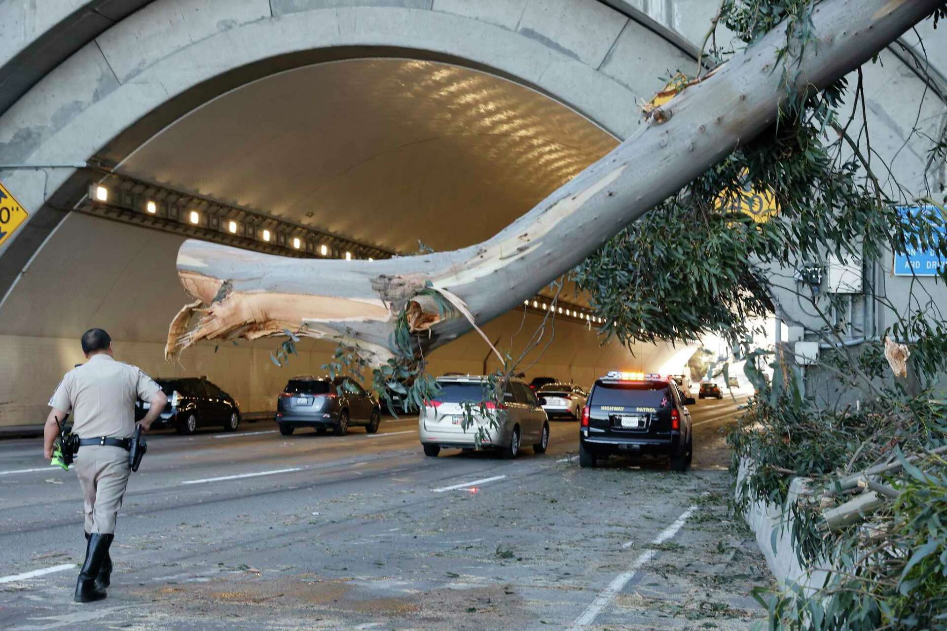 High wind warning issued in Bay Area as winter storm moves in