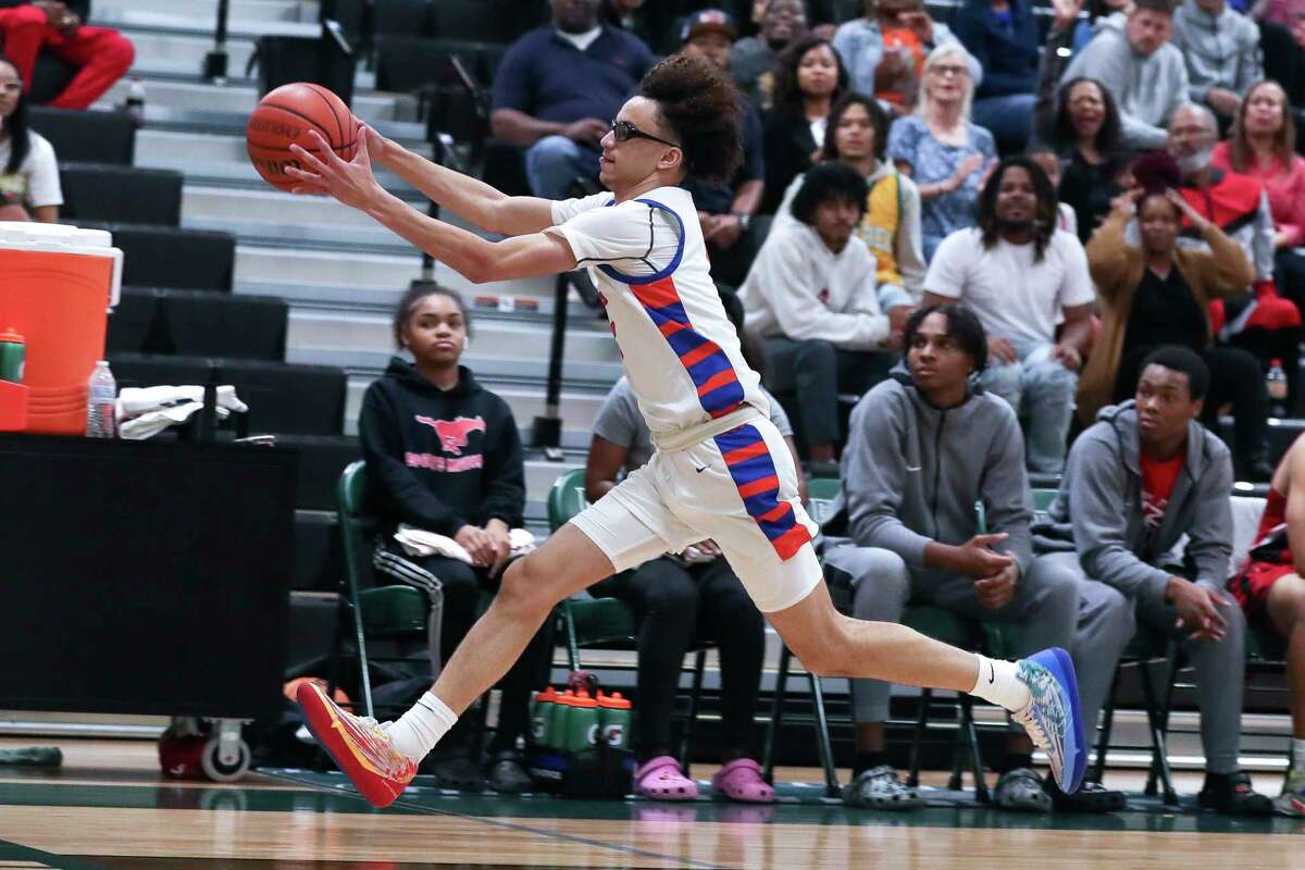 Houston boys basketball Grand Oaks tops Westfield for 1st playoff win