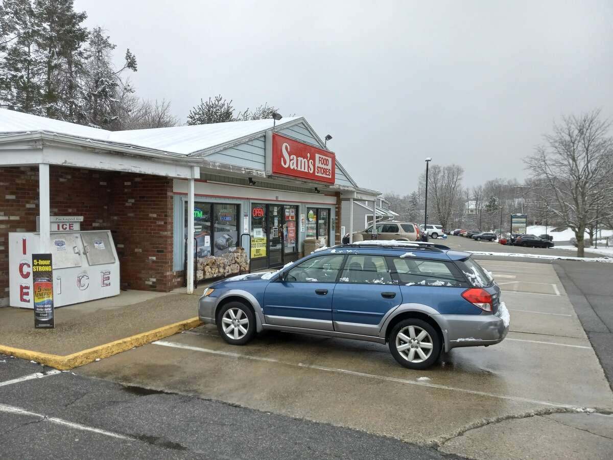 A plan to install gas pumps at a convenience store on New Harwinton Road was withdrawn by the applicant, Alum Realty, this week from the Planning & Zoning Commission. The plan was previously denied by the commission in 2021. 