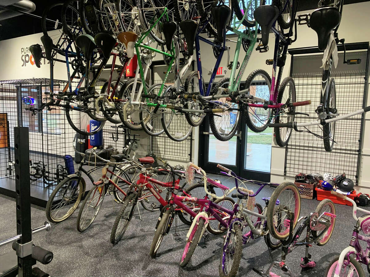 Edwardsville's Play It Again Sports now open to buy