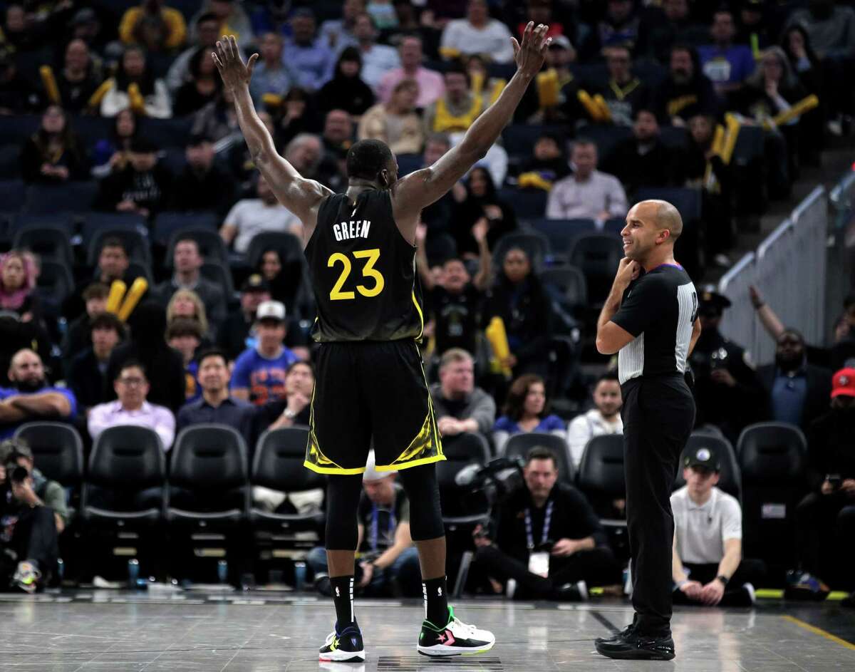 Draymond Green (23) discusses a foul call against him with a referee in the second half as the Golden State Warriors played the Phoenix Suns at Chase Center in San Francisco, Calif., on Tuesday, January 10, 2023.