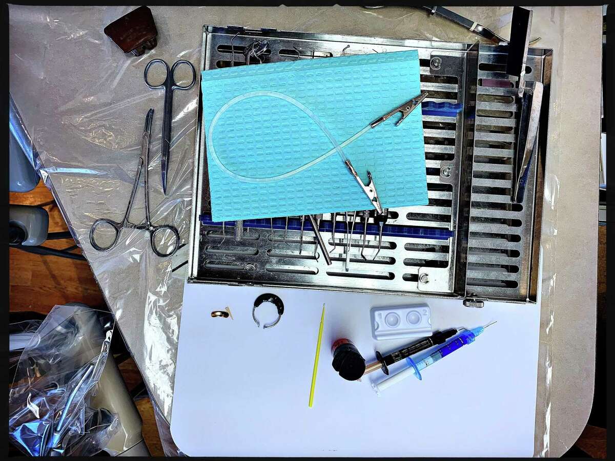 A tray of tools at a dentist’s office.