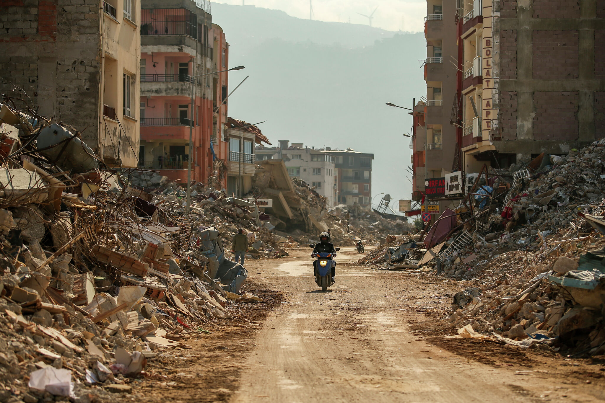 Türkiye’deki depremler binlerce kişiyi öldürdü.  Şimdi sıra demokraside olabilir