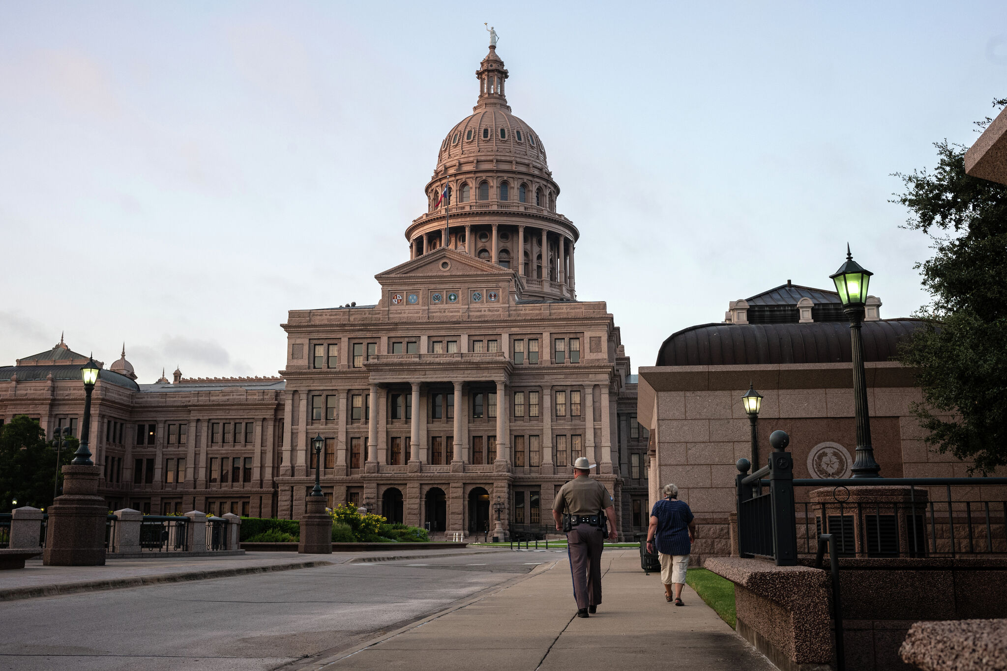 Texas bill would cut taxes for big families with married parents