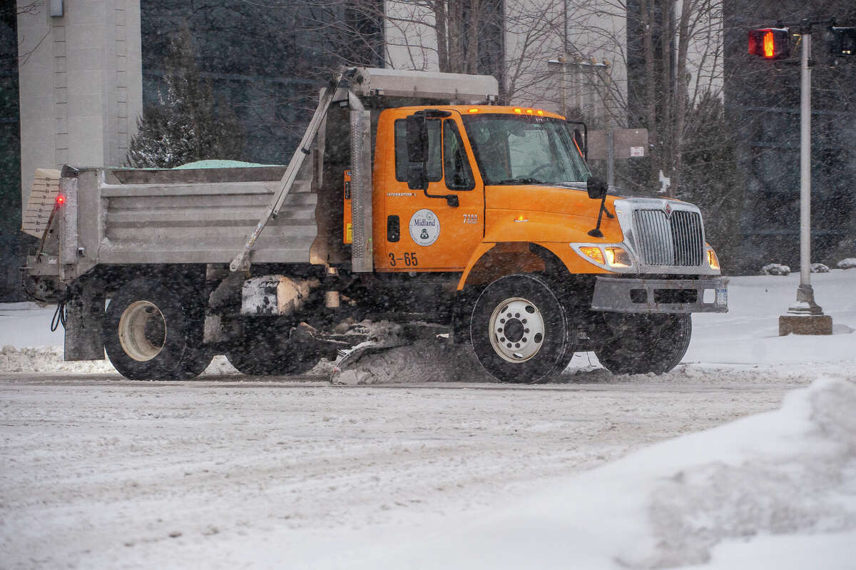 Midland DPS asks residents to shake mailboxes before snow plows begin