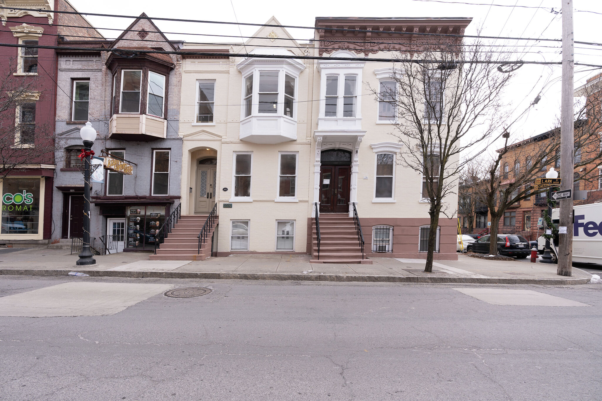 Center Square townhome in Albany has three bedrooms, garden apartment