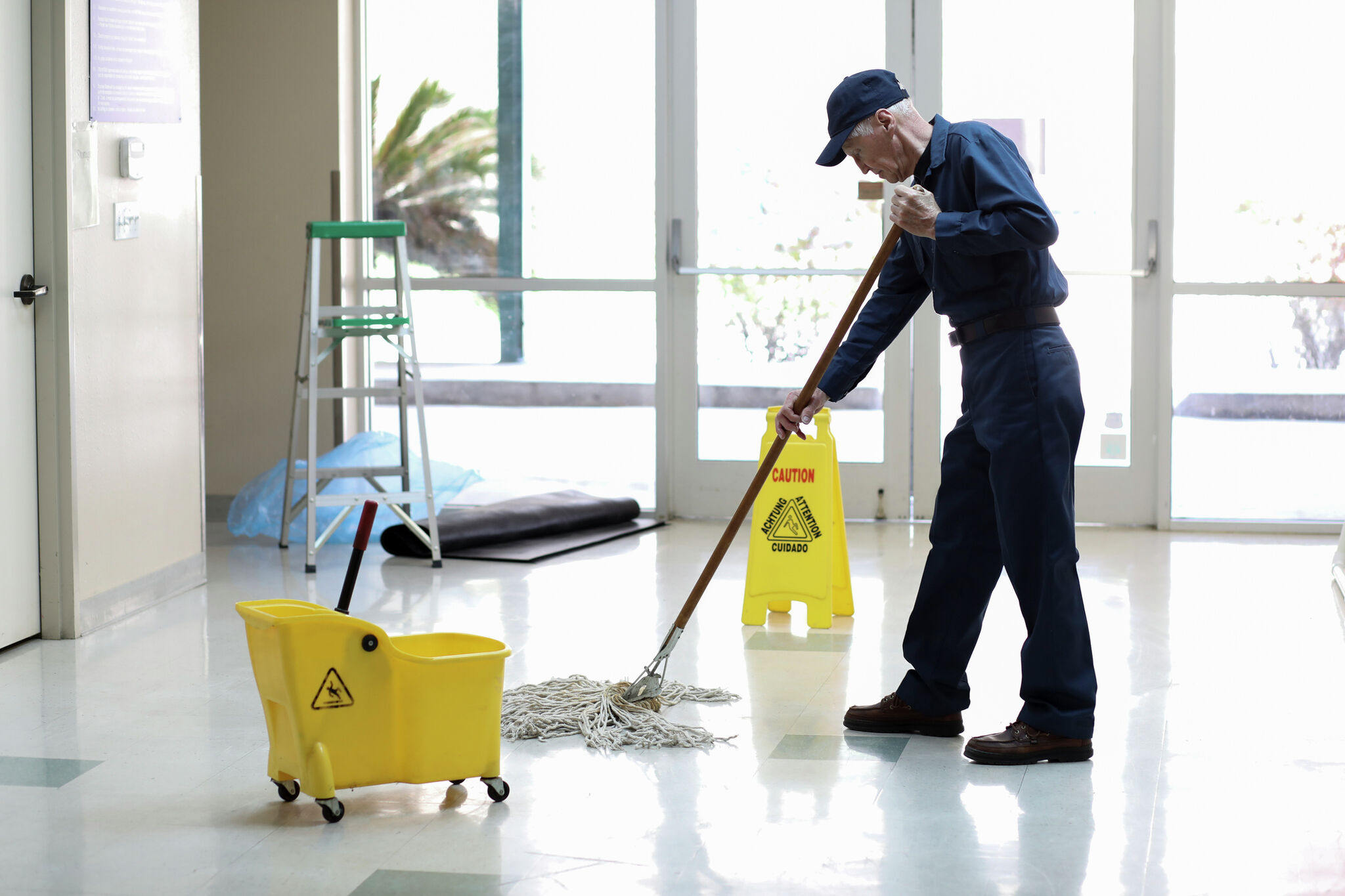 Texas students raise 0K to help 80-year-old custodian retire 