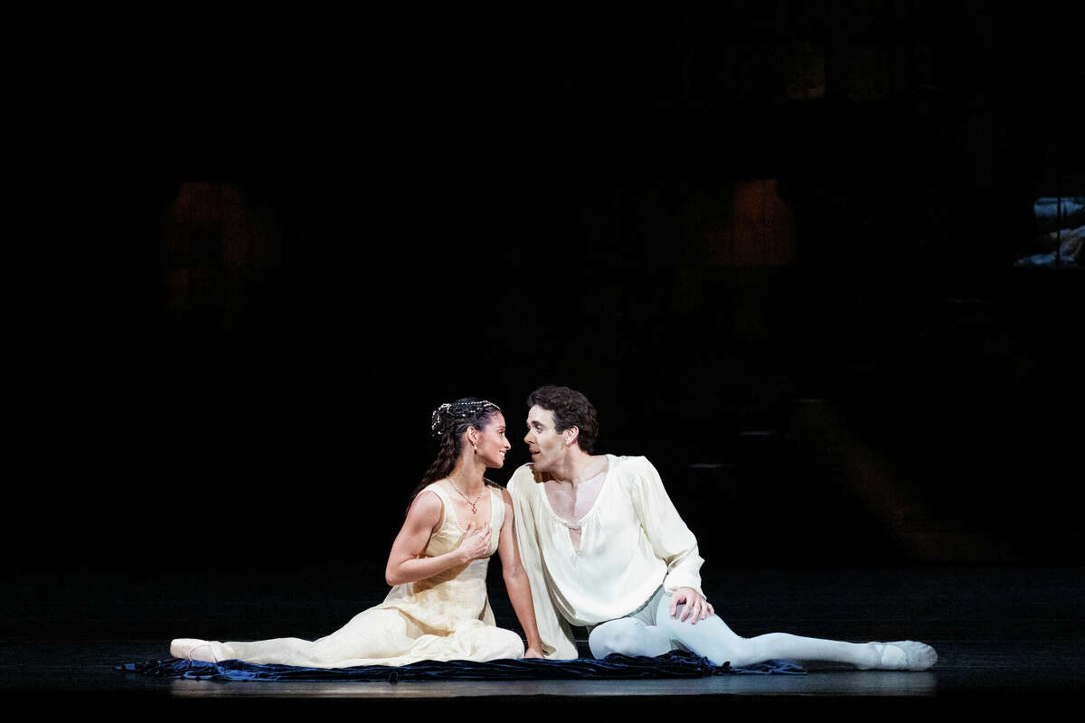 Houston Ballets Romeo And Juliet Offers Much To Love 