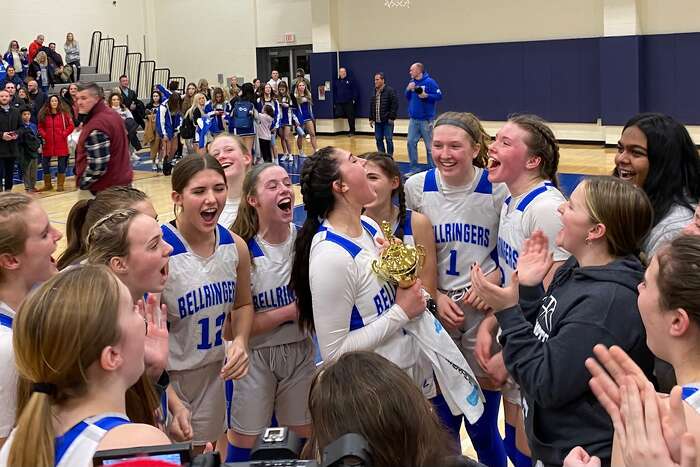 East Hampton girls basketball coach finds support in return