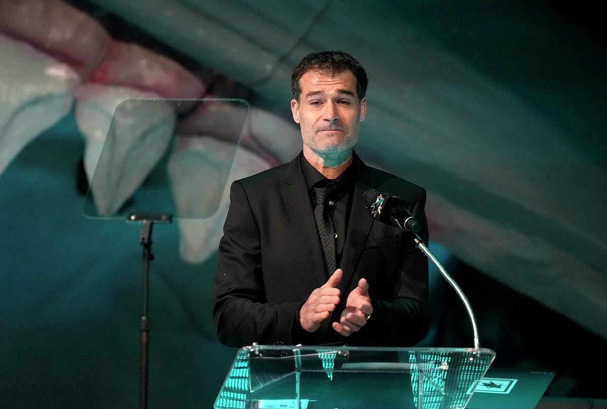 Sharks retire Marleau's No. 12 jersey in emotional ceremony