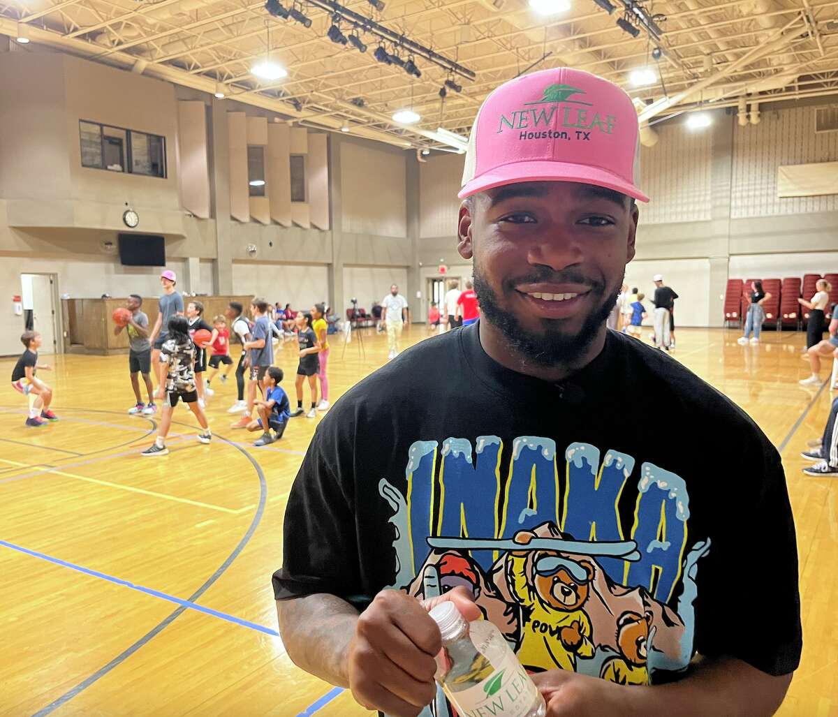 Houston Cougars guard Jamal Shead participates in a youth basketball event as part of his NIL deal with New Leaf Real Estate.