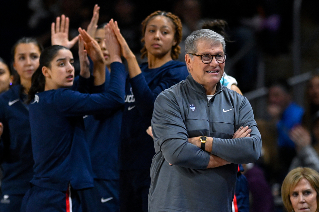 Geno Auriemma Talks UConn Women's Basketball At Breakfast