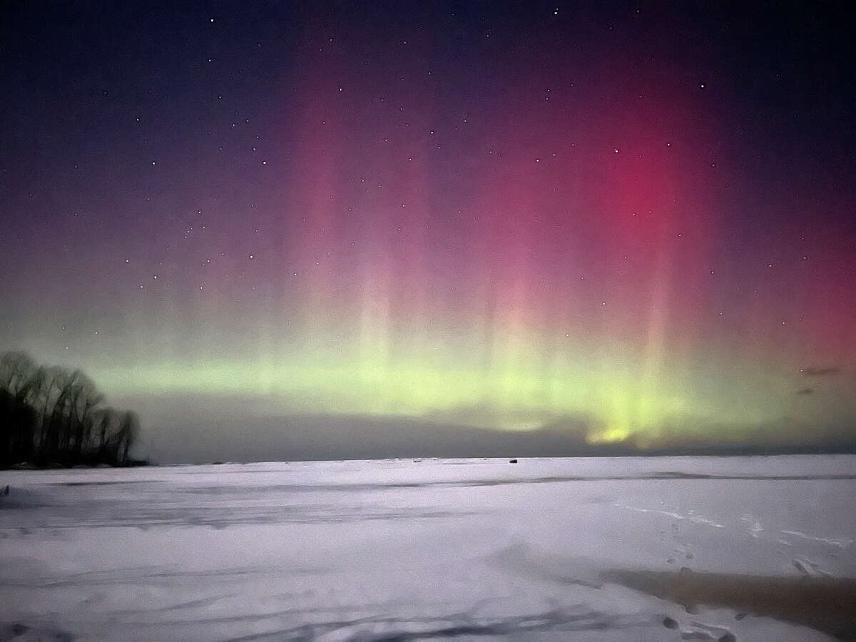 Northern Lights light up sky over Great Lakes