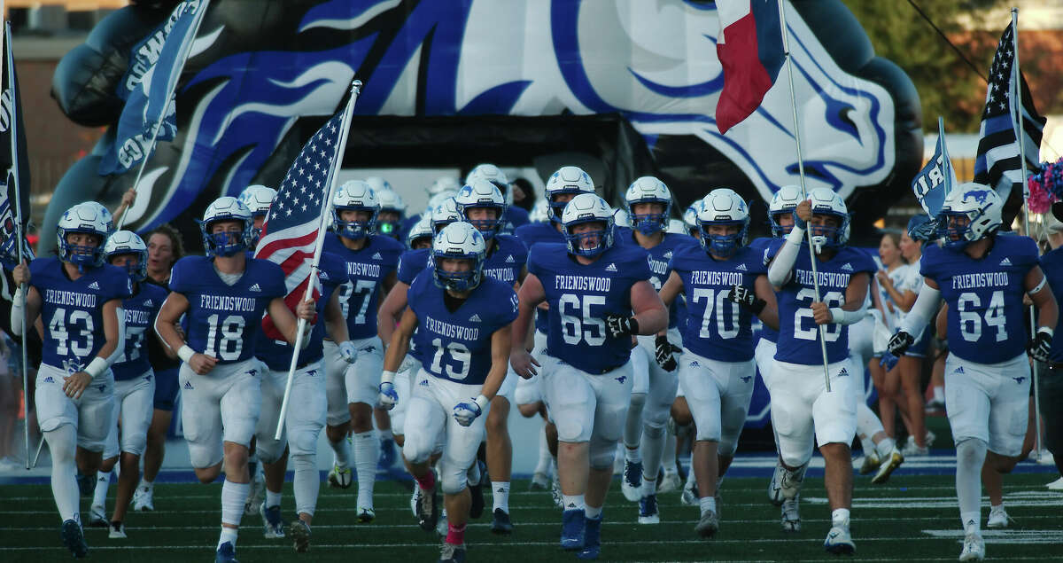 Friendswood takes the field before the game against Manvel Friendswood Friday, Sep. 16, 2022 at Friendswood High School.