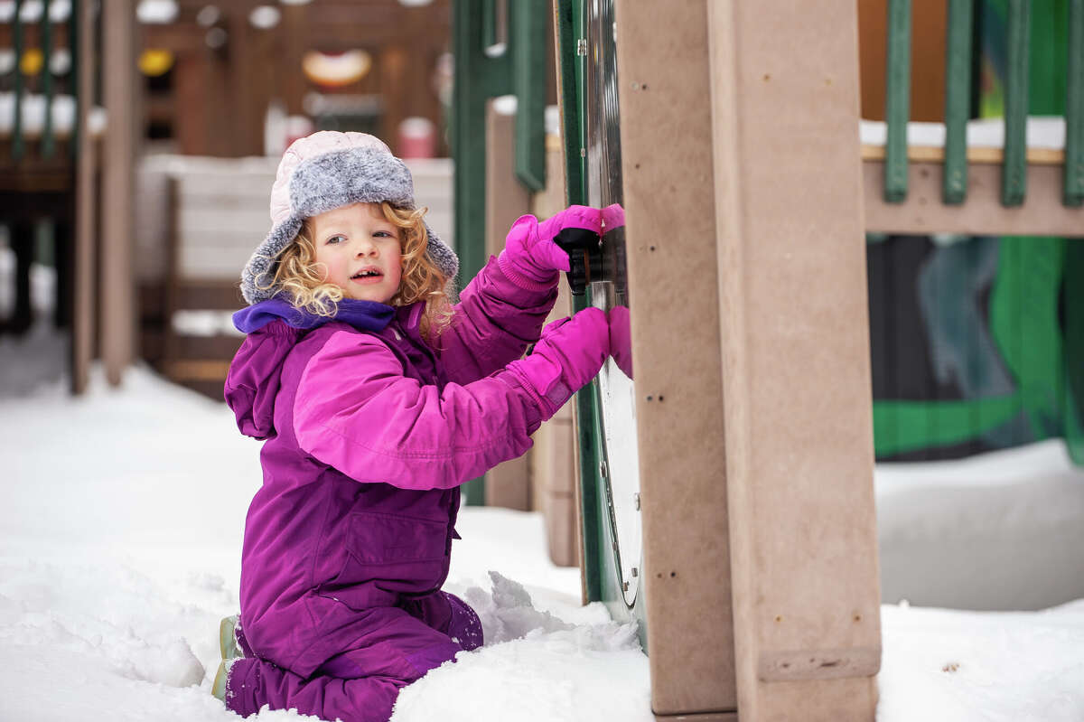 Midland road crews continue to clear snow, plan for Friday's storm